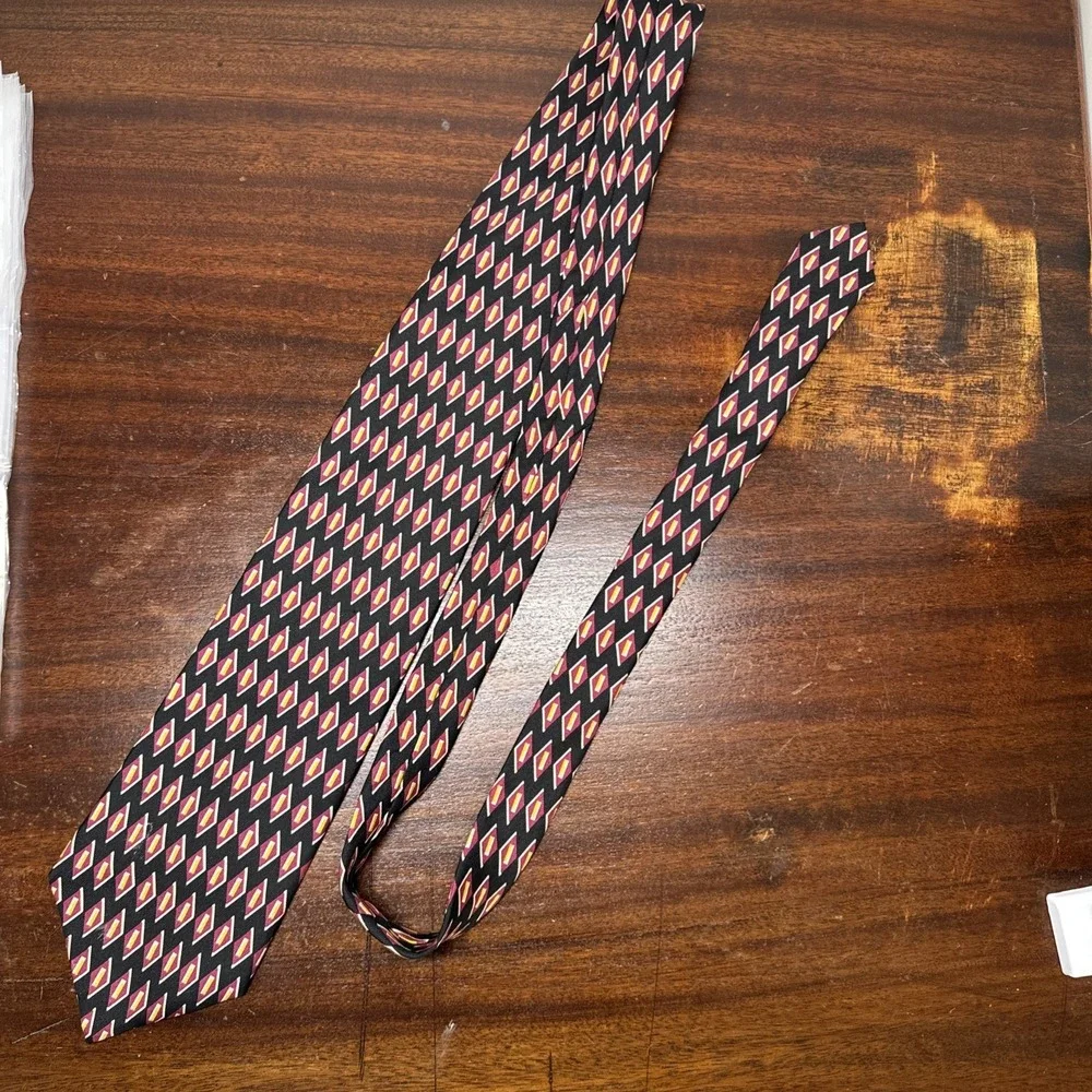 VTG Burberrys of London Mens Geometric Tie Silk Hand Sewn in USA Formal Business